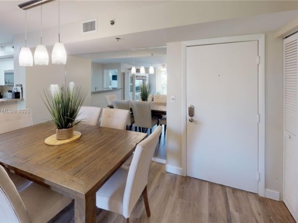 19701 E Country Club Dr # 5606, Aventura FL 33180 — #A10664418