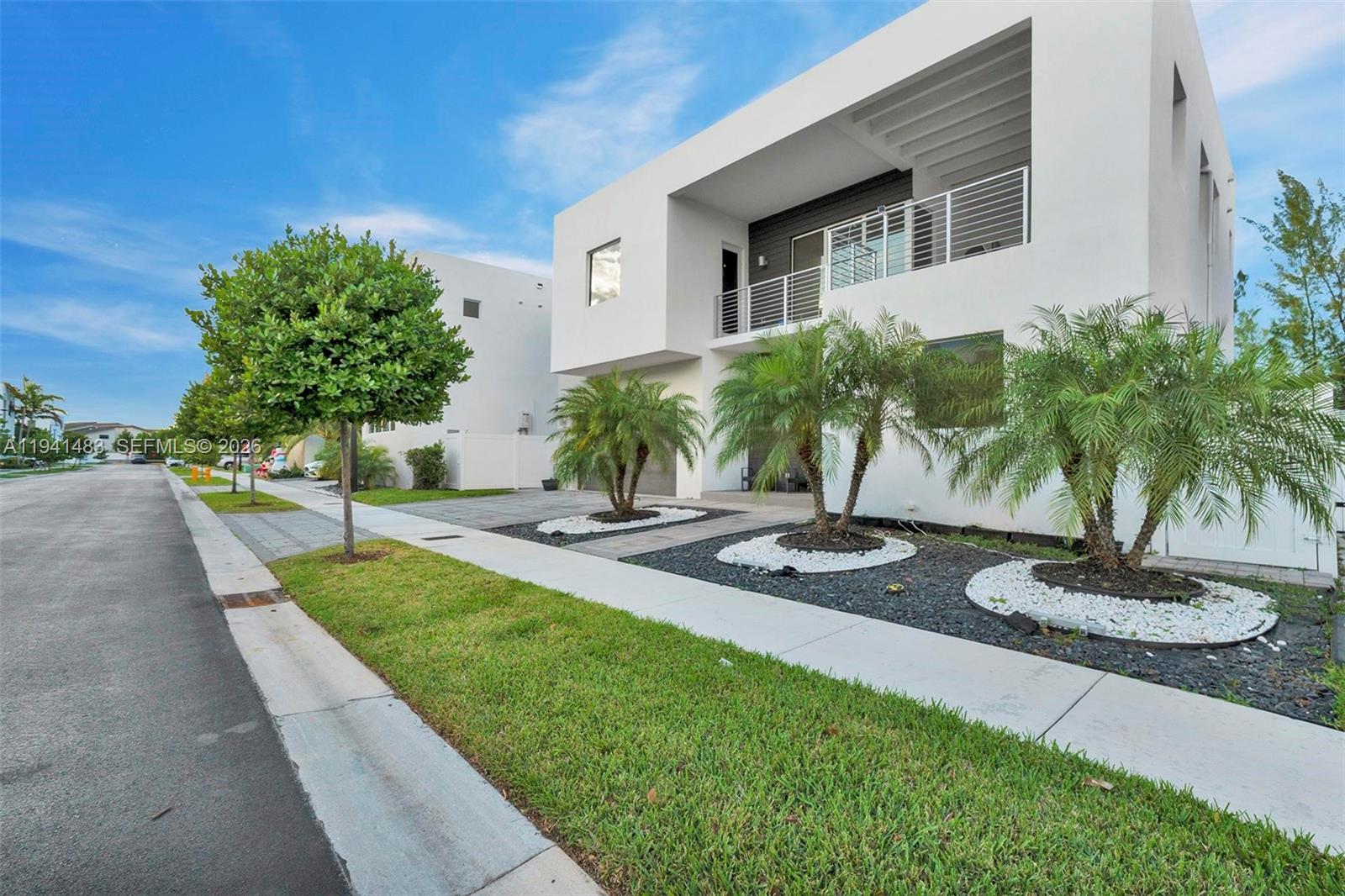 f3b61b38-193 10055 NW 77th St, Doral FL 33178 — #A11941483